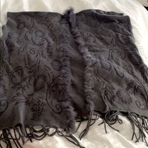 Women’s gray vest with fur